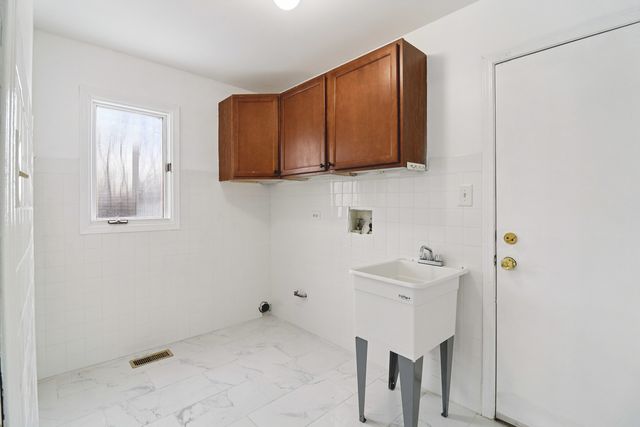 16627 Carse Avenue, Harvey, IL 60426