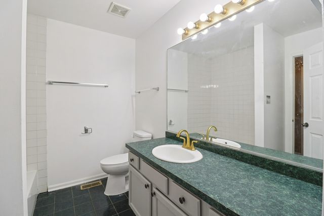 16627 Carse Avenue, Harvey, IL 60426