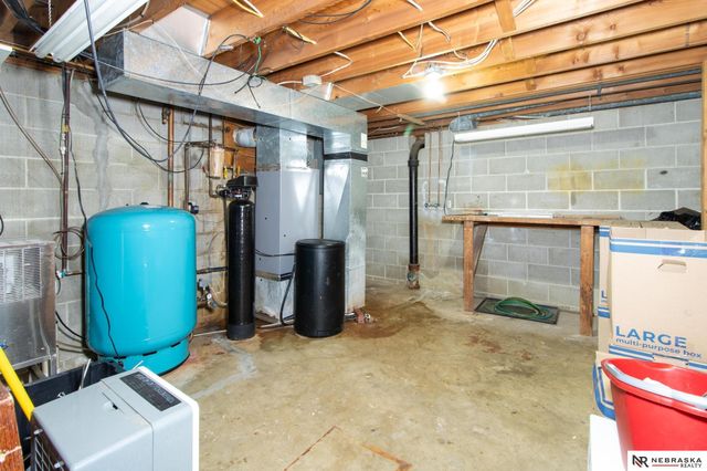 6101 Frontier Road, Lincoln, NE 68516
