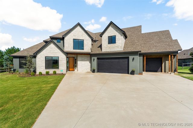 10514 S 218th East Avenue, Broken Arrow, OK 74014