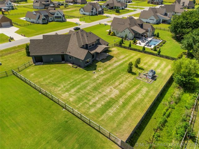 10514 S 218th East Avenue, Broken Arrow, OK 74014