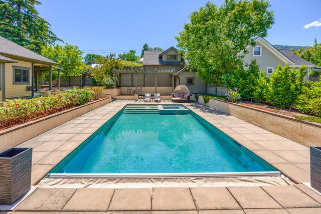 586 B Street, Ashland, OR 97520
