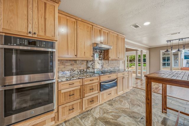 5614 Hondo Drive, De Cordova, TX 76049