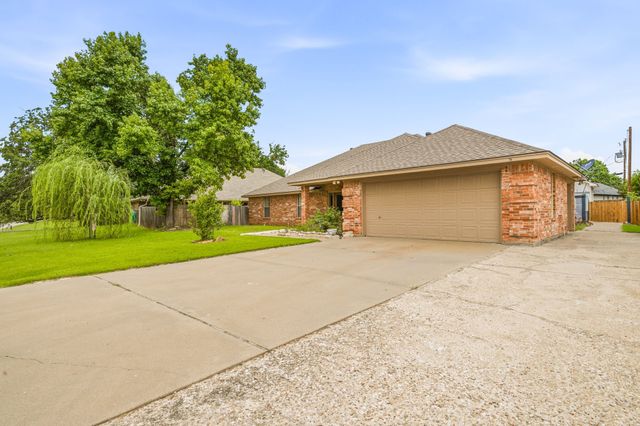 5614 Hondo Drive, De Cordova, TX 76049
