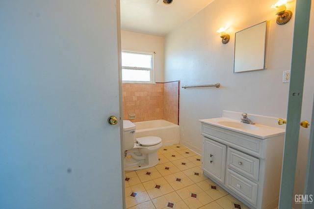 2631 Henry Lane, Bakersfield, CA 93308
