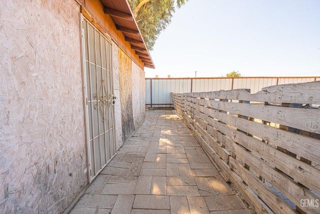 2631 Henry Lane, Bakersfield, CA 93308