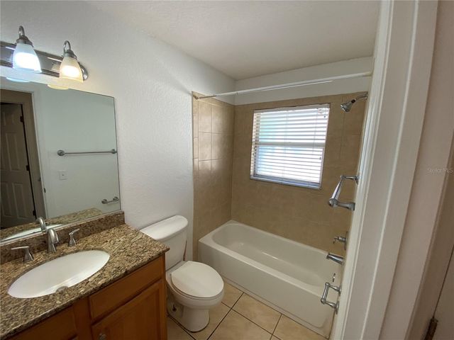 972 LA COSTA CIRCLE 8, Sarasota, FL 34237