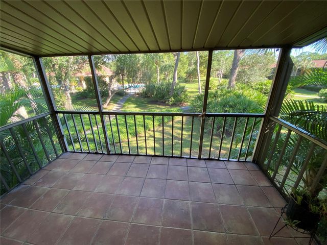 972 LA COSTA CIRCLE 8, Sarasota, FL 34237