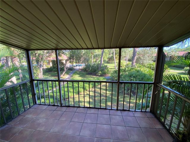 972 LA COSTA CIRCLE 8, Sarasota, FL 34237