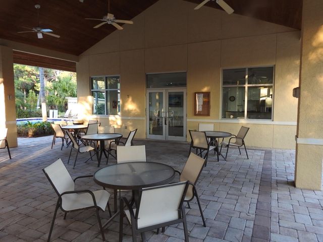 972 LA COSTA CIRCLE 8, Sarasota, FL 34237