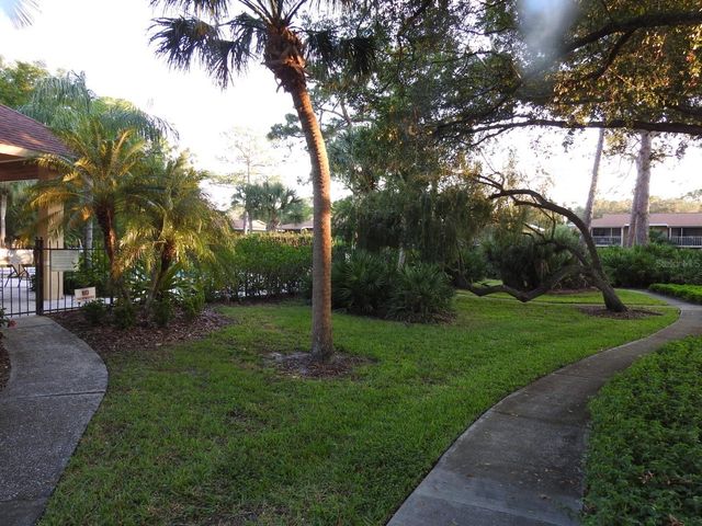 972 LA COSTA CIRCLE 8, Sarasota, FL 34237