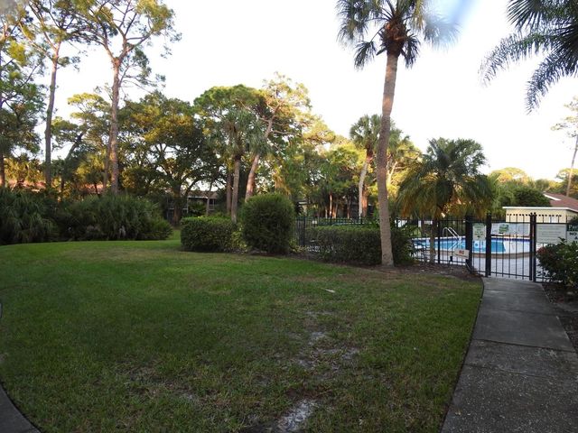972 LA COSTA CIRCLE 8, Sarasota, FL 34237