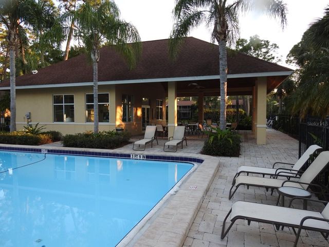 972 LA COSTA CIRCLE 8, Sarasota, FL 34237