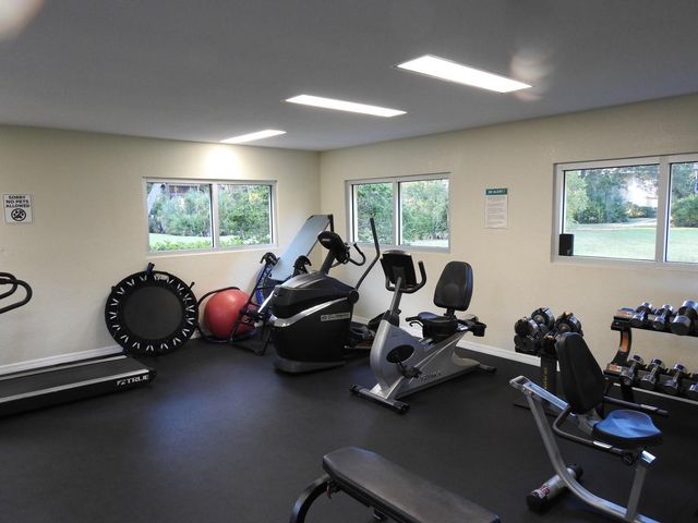 972 LA COSTA CIRCLE 8, Sarasota, FL 34237