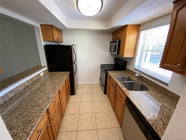 972 LA COSTA CIRCLE 8, Sarasota, FL 34237