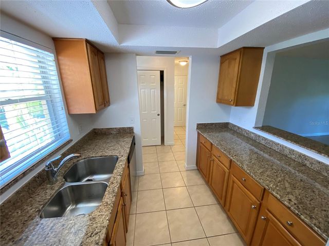 972 LA COSTA CIRCLE 8, Sarasota, FL 34237