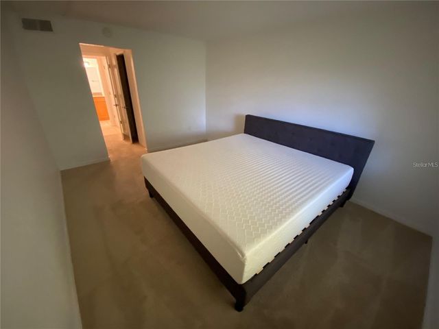 972 LA COSTA CIRCLE 8, Sarasota, FL 34237