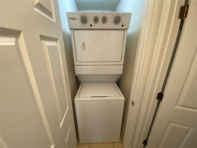972 LA COSTA CIRCLE 8, Sarasota, FL 34237