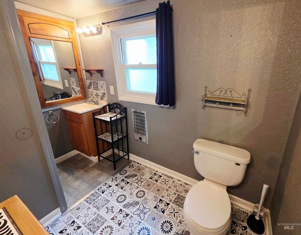 522 Ellis Ave, Winchester, ID 83555