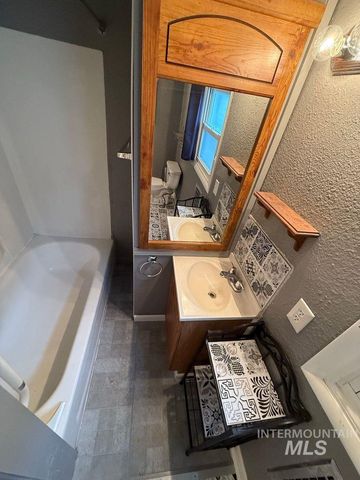 522 Ellis Ave, Winchester, ID 83555