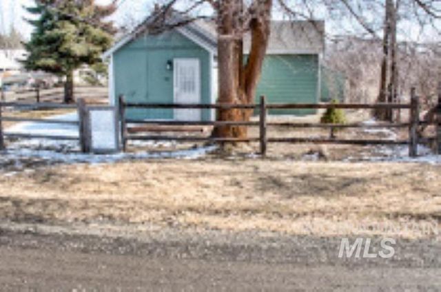 522 Ellis Ave, Winchester, ID 83555