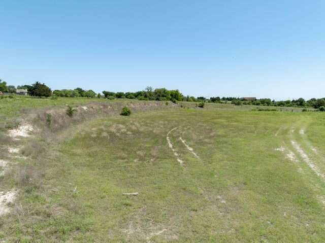 1355 N Houston Street, Lorena, TX 76655