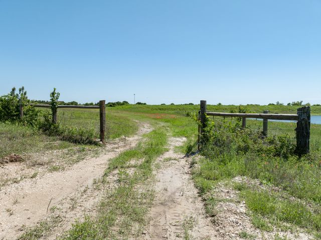 1355 N Houston Street, Lorena, TX 76655