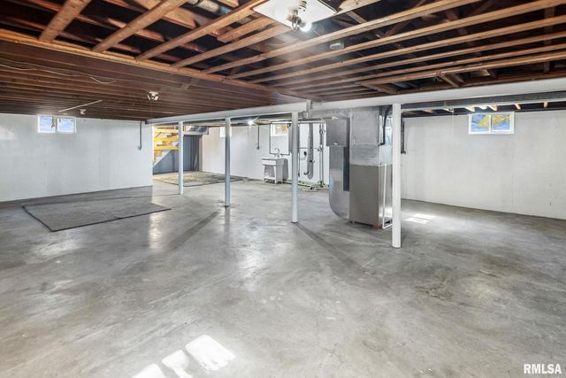 503 AIRPORT Road, Centralia, IL 62801