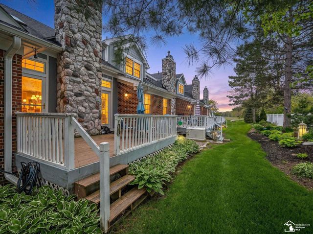 604 Meadowlands Court, Monroe Twp, MI 48161