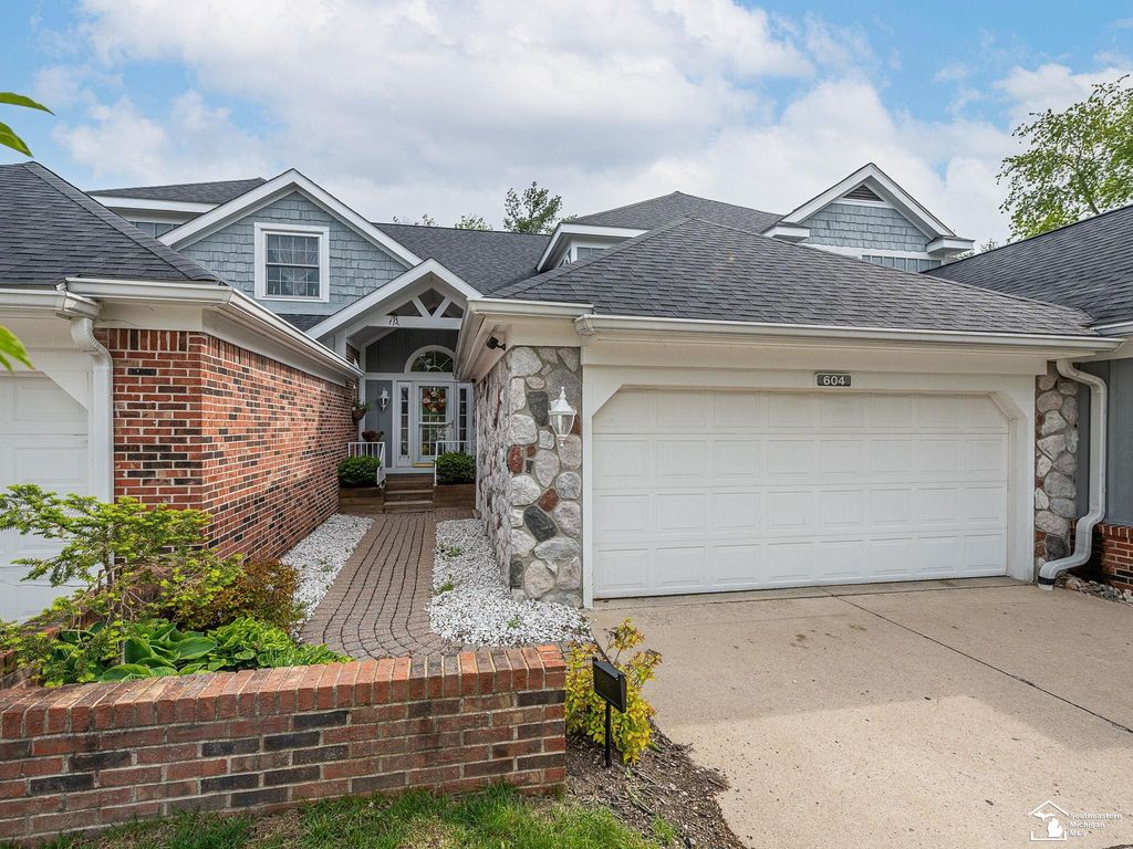 604 Meadowlands Court, Monroe Twp, MI 48161