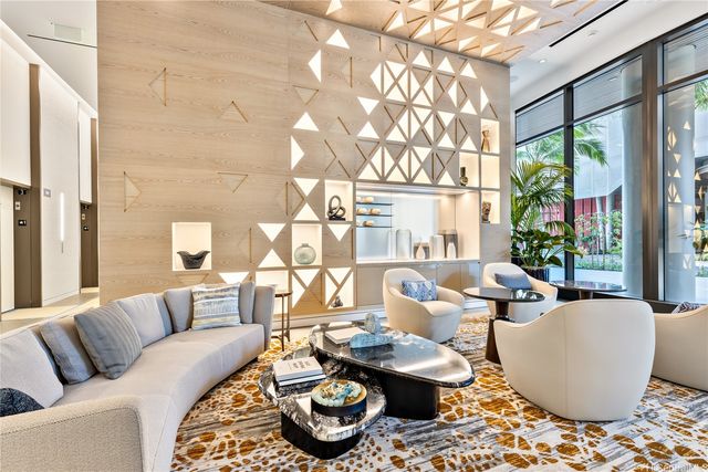 987 Queen Street 1806, Honolulu, HI 96814