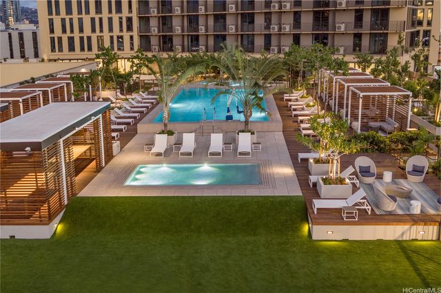 987 Queen Street 1806, Honolulu, HI 96814