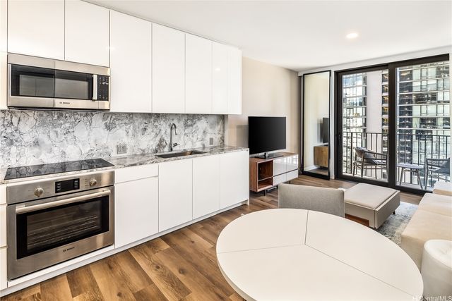 987 Queen Street 1806, Honolulu, HI 96814