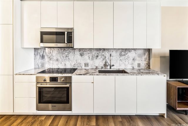 987 Queen Street 1806, Honolulu, HI 96814