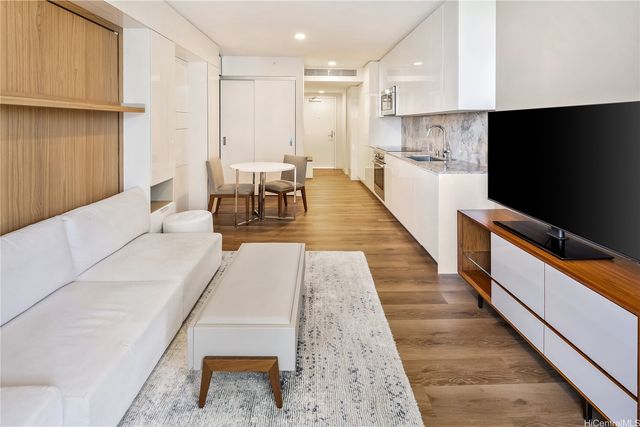 987 Queen Street 1806, Honolulu, HI 96814