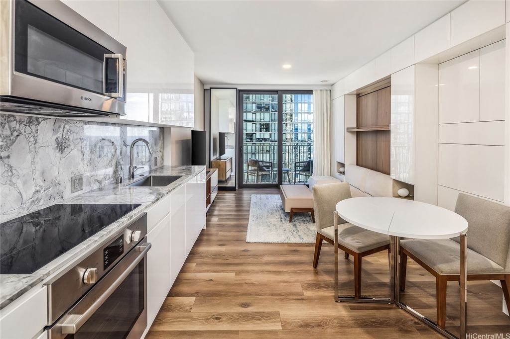 987 Queen Street 1806, Honolulu, HI 96814