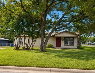 633 Skelly Street, Crowley, TX 76036