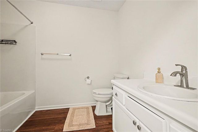 7137 W Friendly Avenue A, Greensboro, NC 27410
