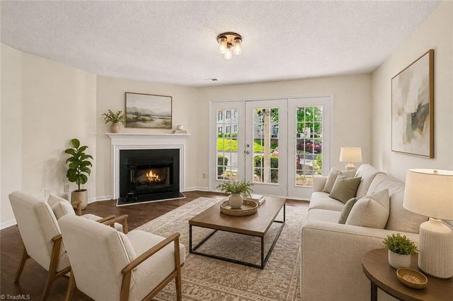 7137 W Friendly Avenue A, Greensboro, NC 27410