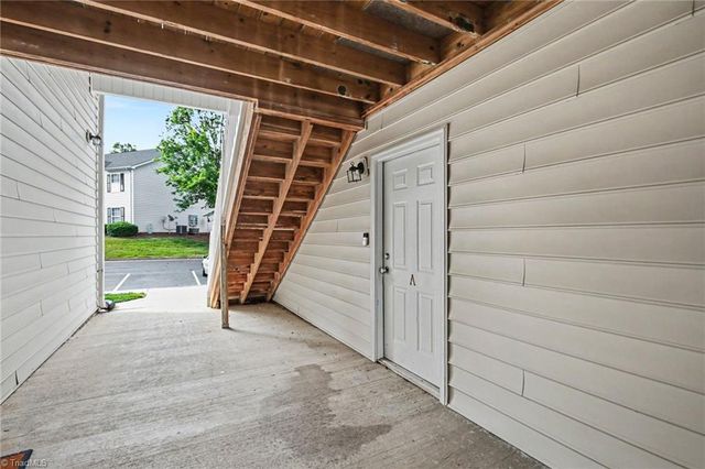 7137 W Friendly Avenue A, Greensboro, NC 27410
