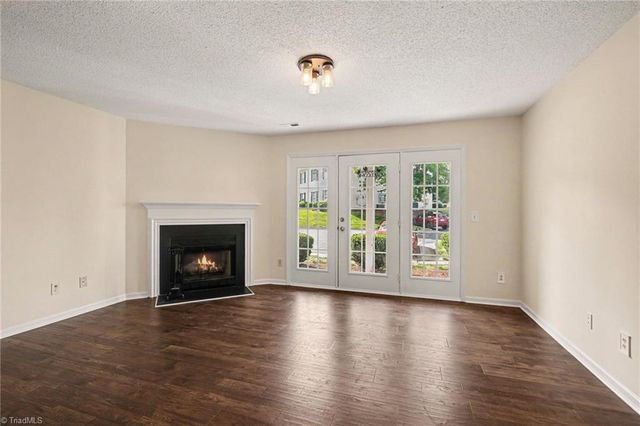7137 W Friendly Avenue A, Greensboro, NC 27410