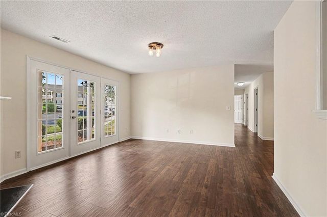 7137 W Friendly Avenue A, Greensboro, NC 27410