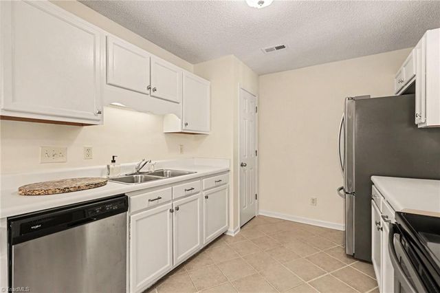 7137 W Friendly Avenue A, Greensboro, NC 27410