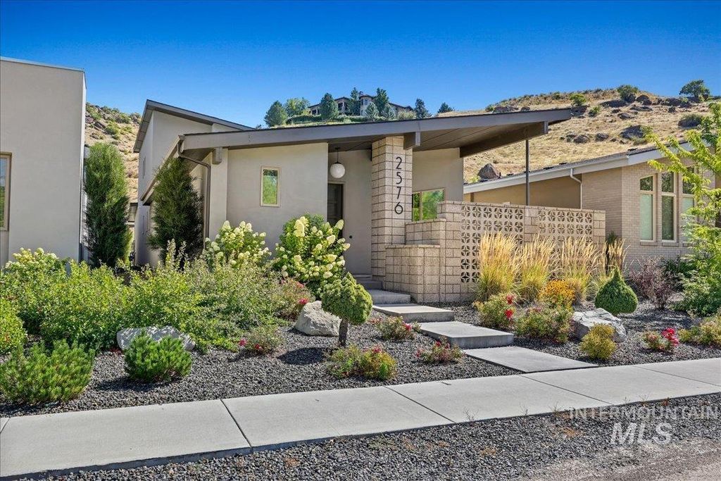 2576 E Warm Springs Ave, Boise, ID 83712