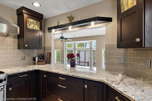 1739 Ridge Road, White Lake, MI 48383