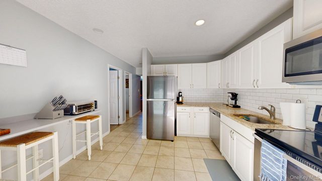 10 Amesworth Court, Middle Island, NY 11953