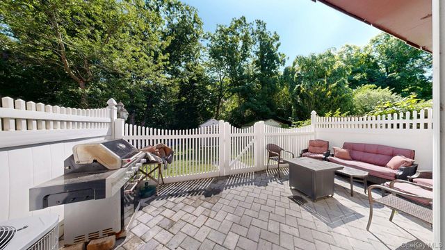 10 Amesworth Court, Middle Island, NY 11953