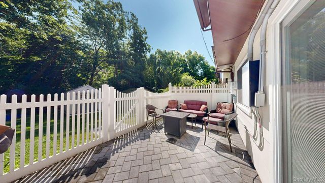 10 Amesworth Court, Middle Island, NY 11953