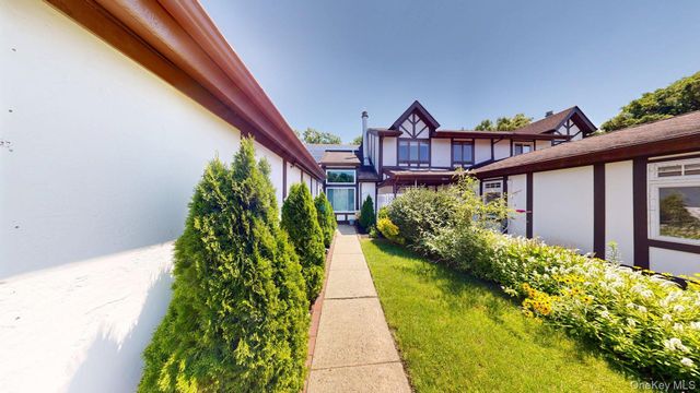 10 Amesworth Court, Middle Island, NY 11953