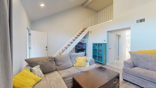10 Amesworth Court, Middle Island, NY 11953